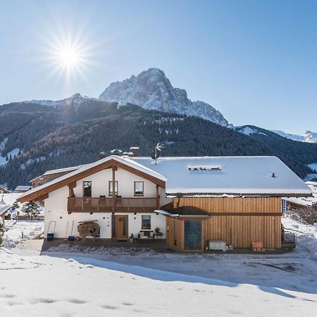 Villa Solinda App Rossini Wolkenstein in Gröden Exterior foto