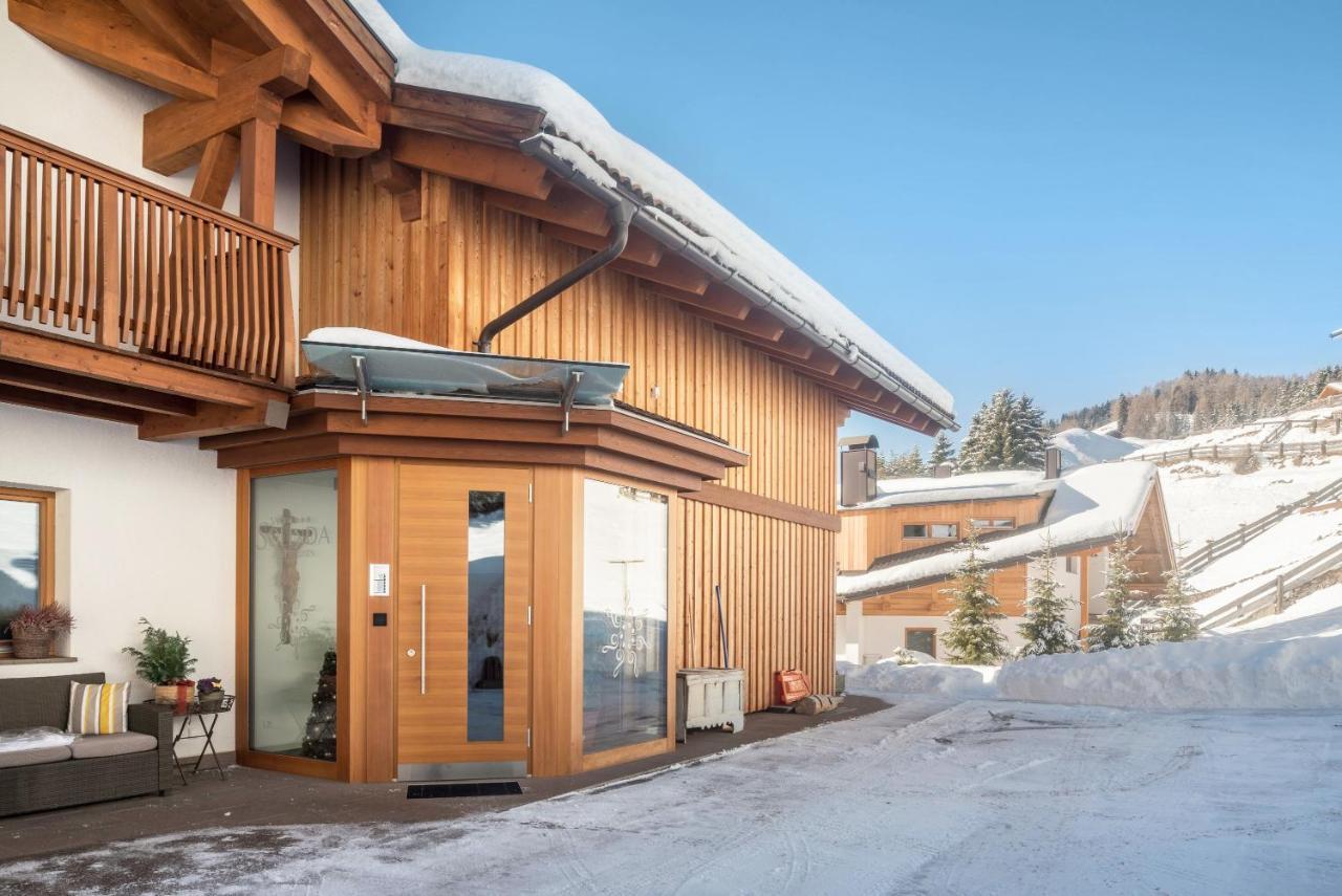 Villa Solinda App Rossini Wolkenstein in Gröden Exterior foto
